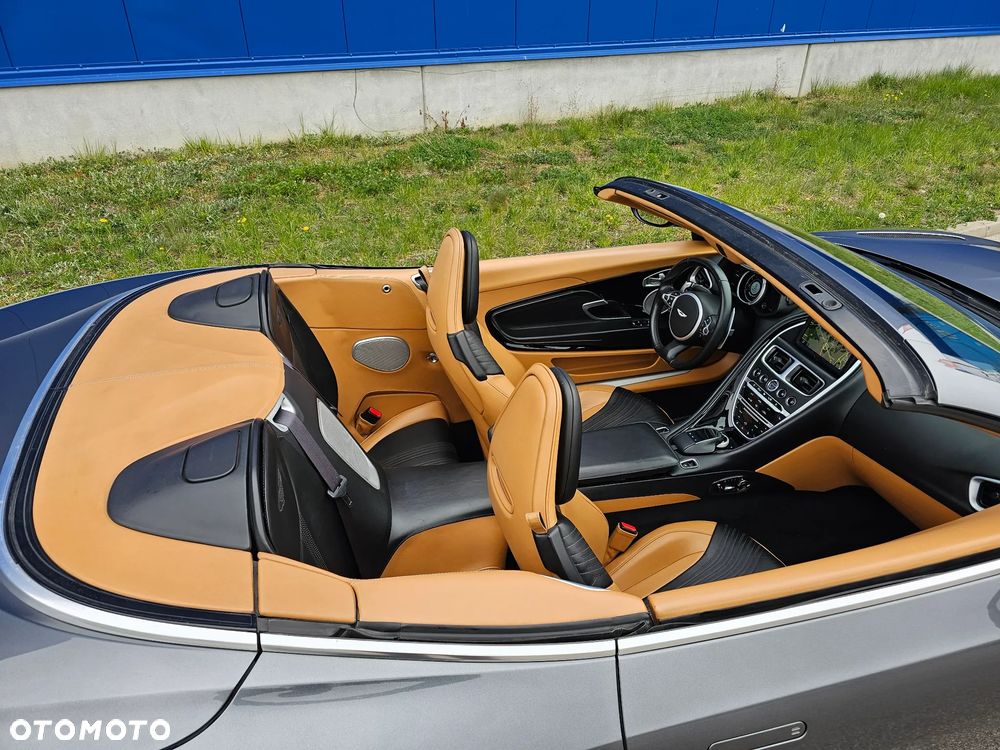 Aston Martin DB11 - 21