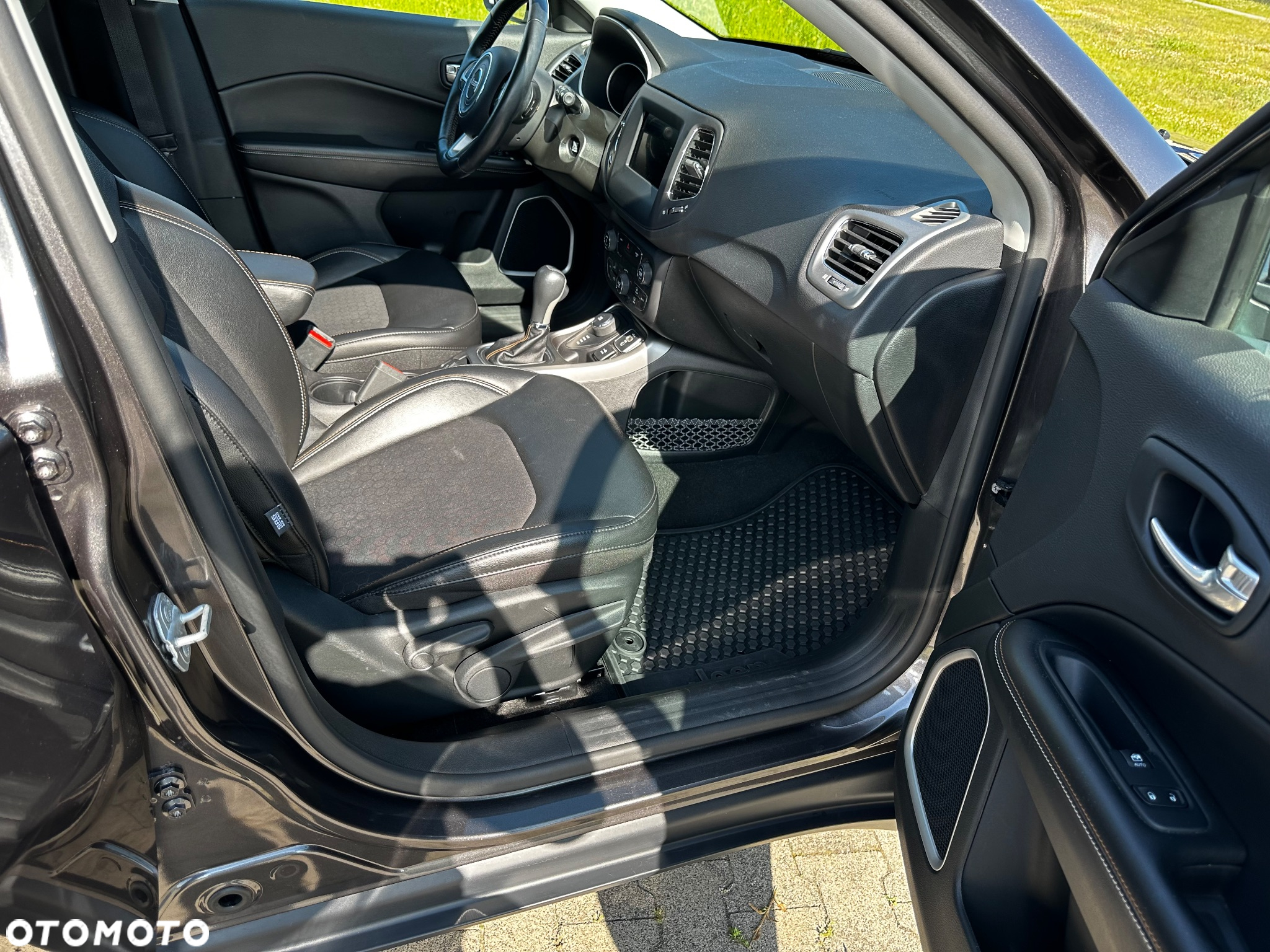 Jeep Compass - 31