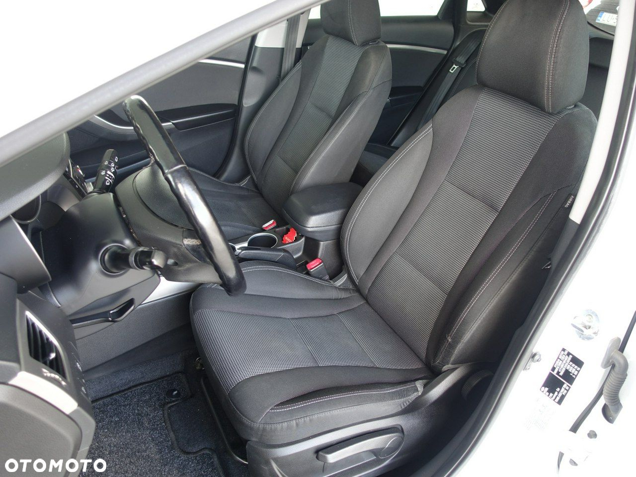 Hyundai i30 blue 1.6 CRDi Trend - 13