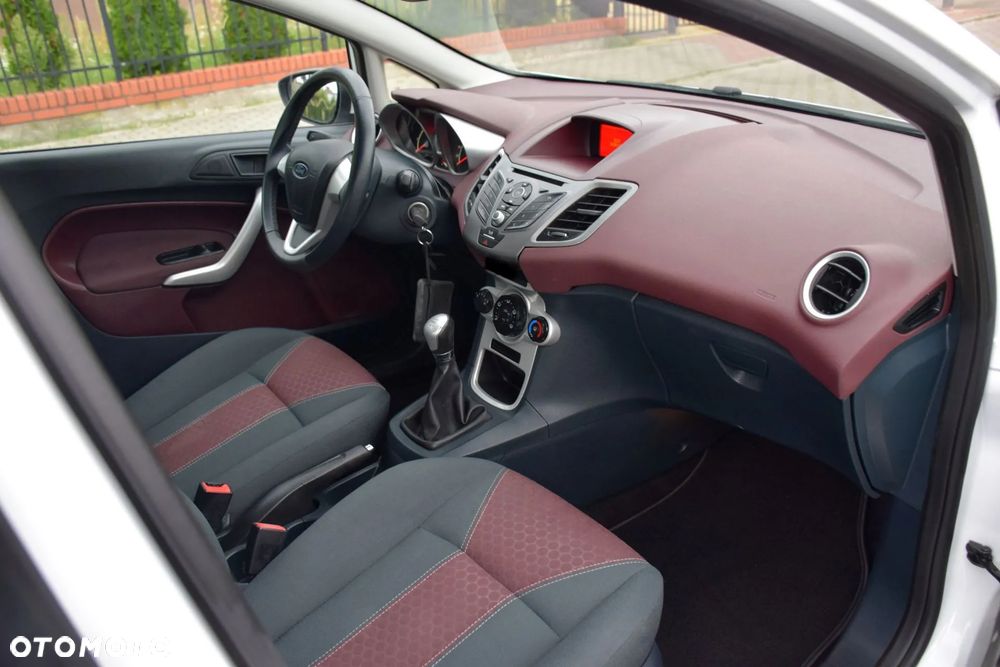 Ford Fiesta 1.25 Celebration - 13