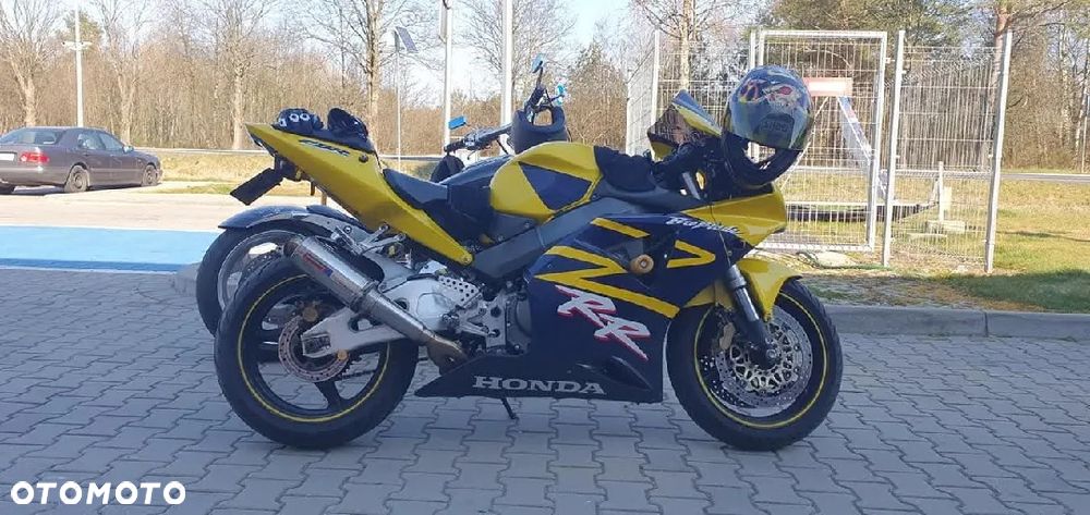 Honda CBR - 3