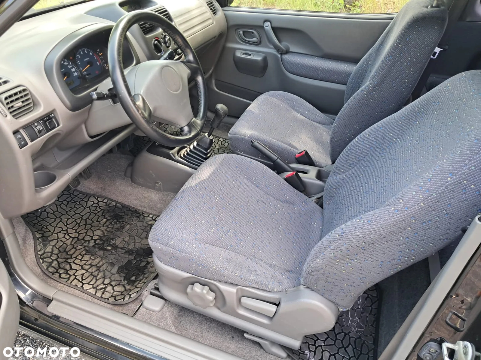 Suzuki Ignis 1.3 - 10