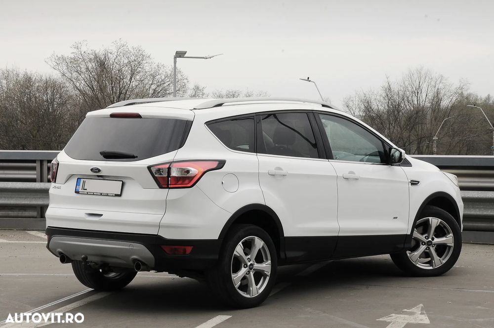 Ford Kuga 2.0 TDCi 4WD Powershift ST-Line - 4