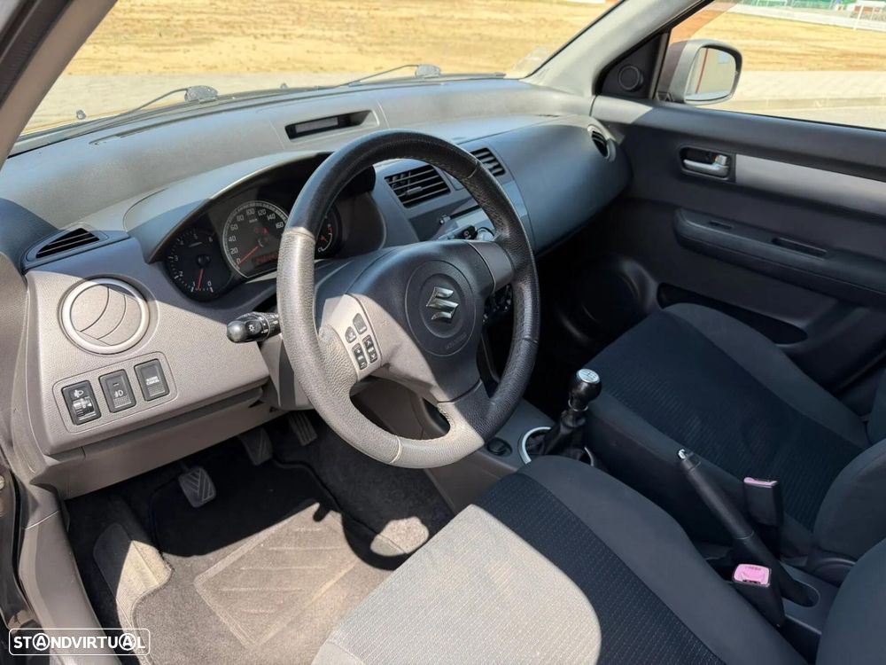 Suzuki Swift - 4