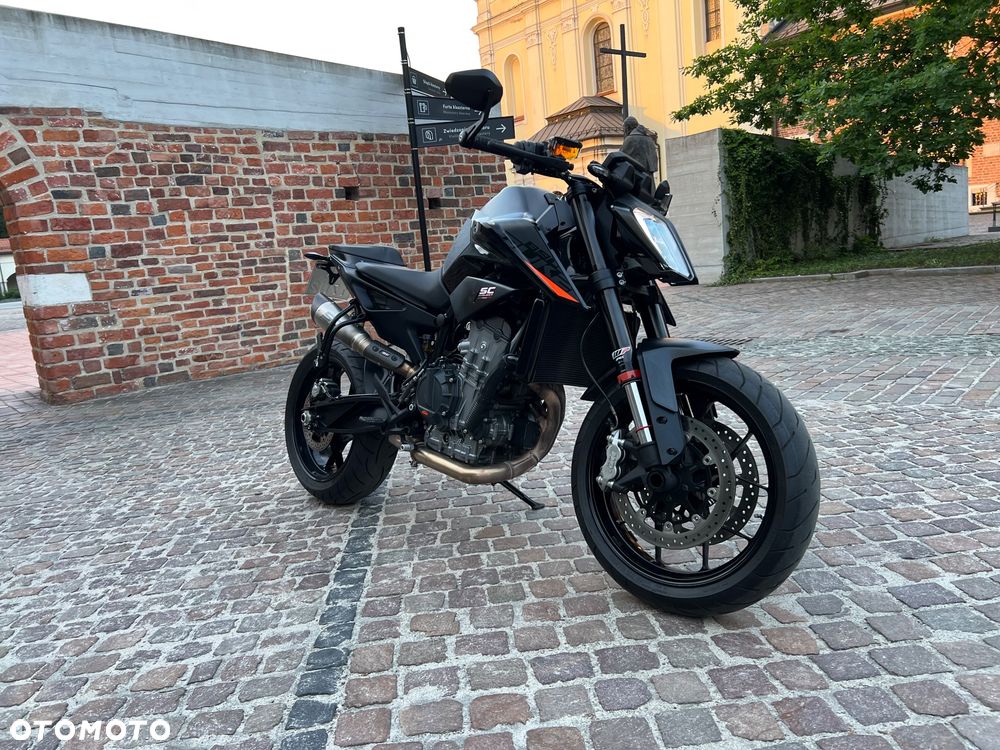KTM DUKE 890 - 1