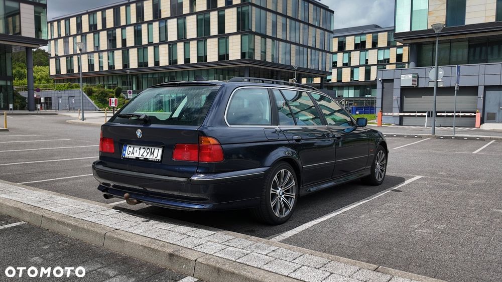 BMW Seria 5 520i - 4