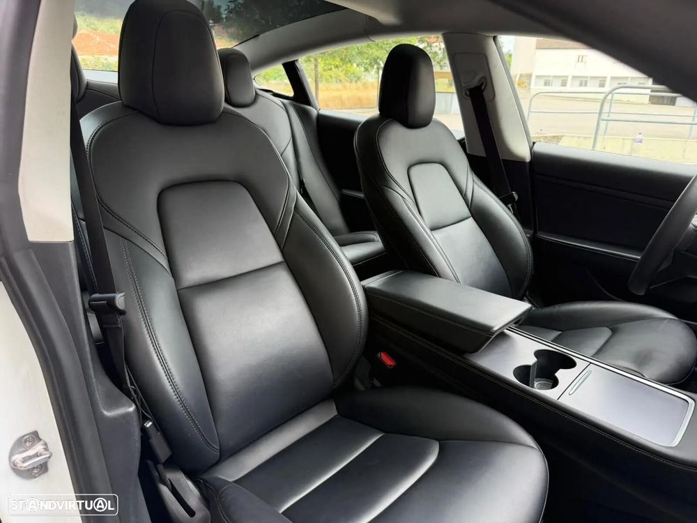 Tesla Model 3 Standard Range Plus RWD — fotografia 31