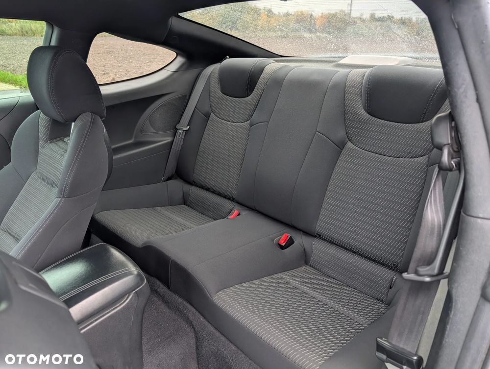 Hyundai Genesis Coupe 3.8 V6 Executive - 11