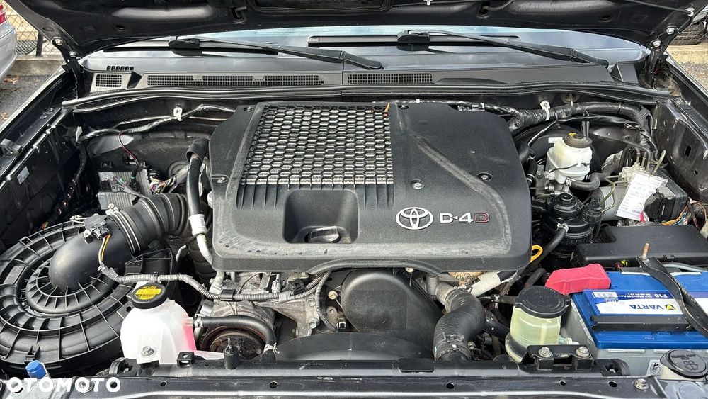 Toyota Hilux 2.5 D-4D SR - 27