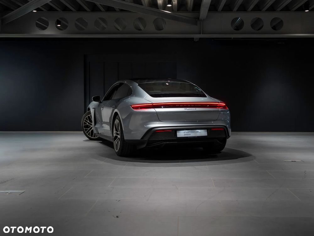 Porsche Taycan 4 - 3