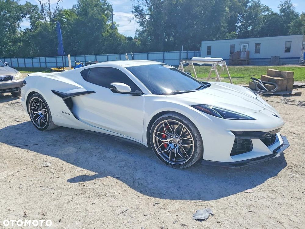 Chevrolet Corvette - 1