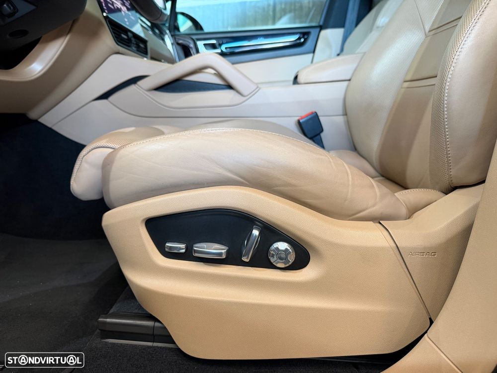 Porsche Cayenne Coupé E-Hybrid - 11