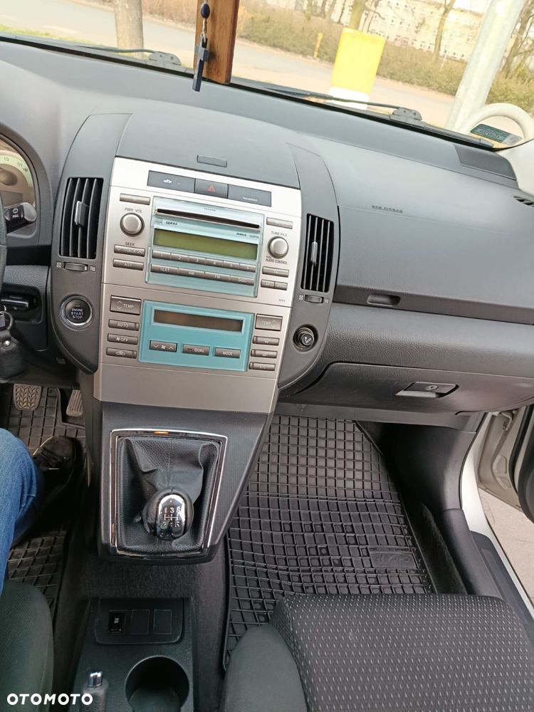 Toyota Corolla Verso 1.8 Sol + 7os - 8