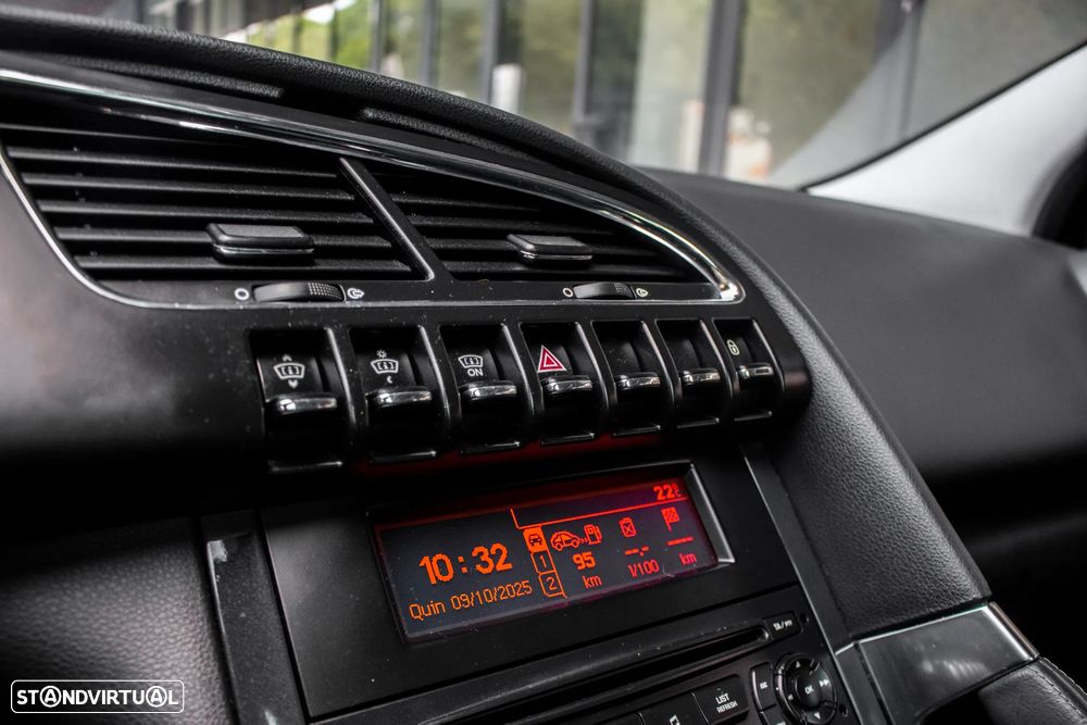 Peugeot 3008 1.6 HDi Executive - 21