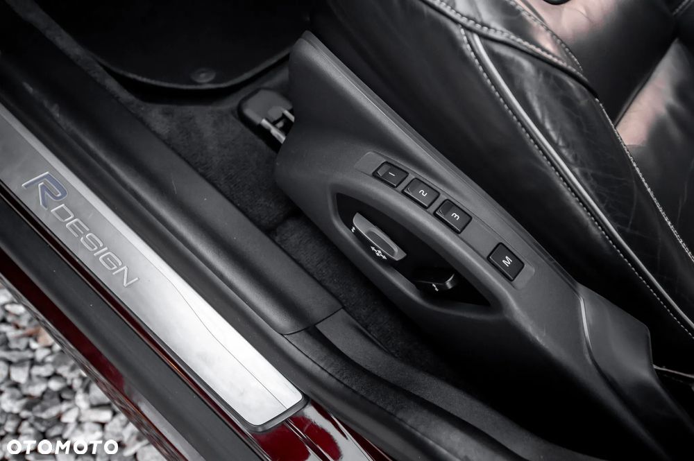 Volvo XC 60 D5 AWD R-Design Momentum - 19