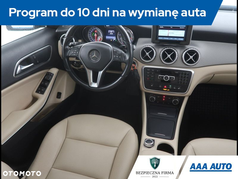 Mercedes-Benz GLA - 8