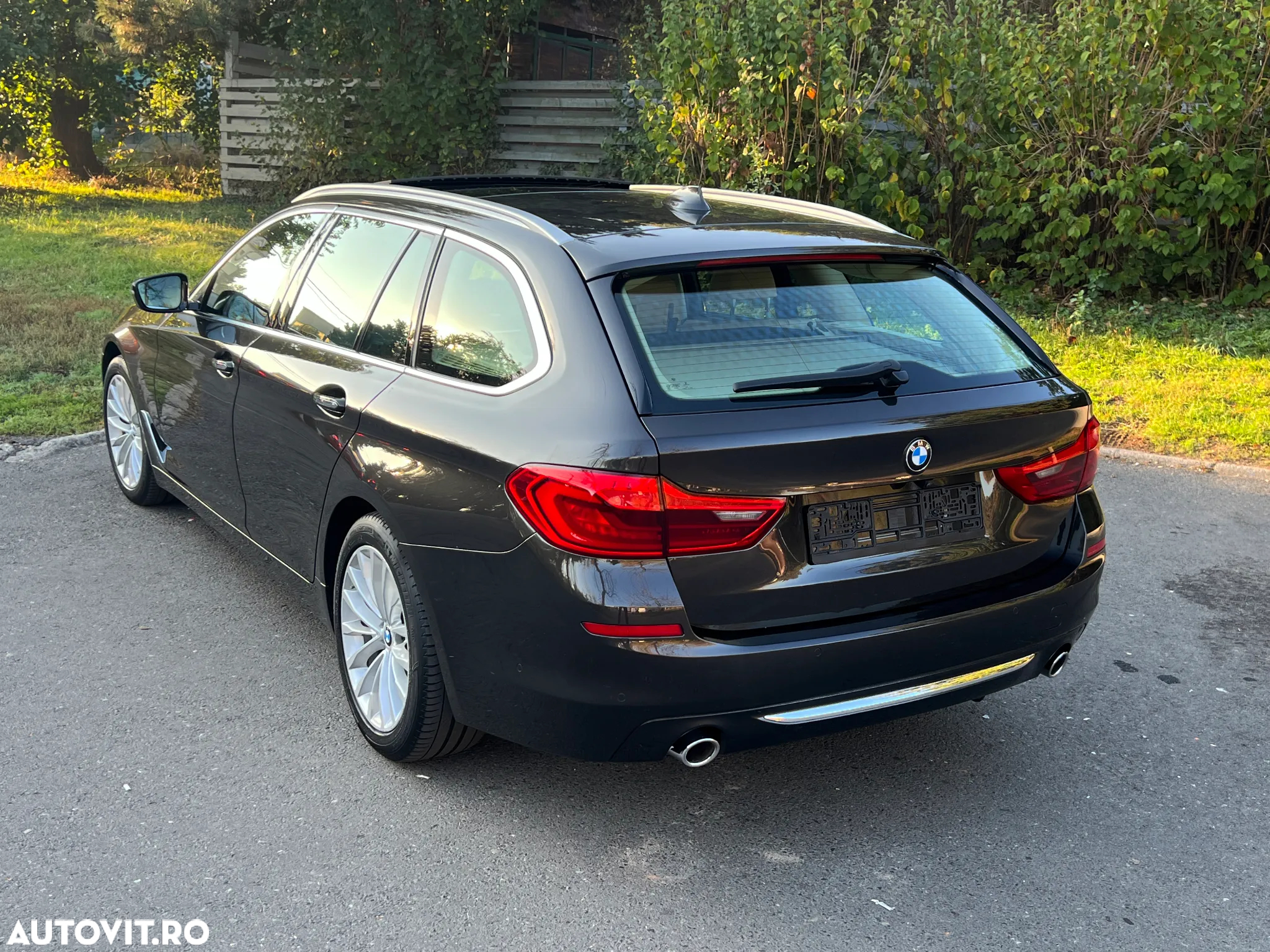 BMW Seria 5 520d Aut. Luxury Line - 9