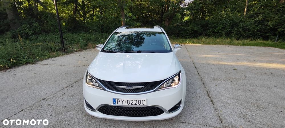 Chrysler Pacifica - 17