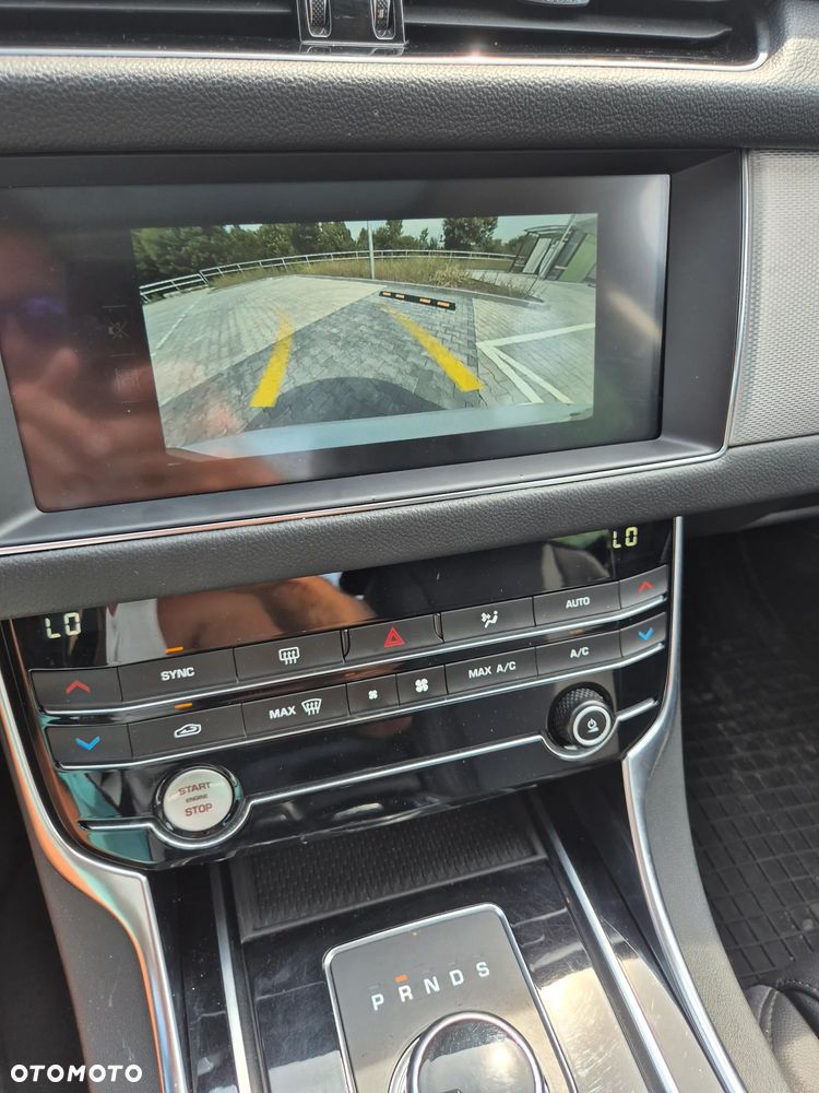 Jaguar XF 2.0 T AWD Prestige - 11