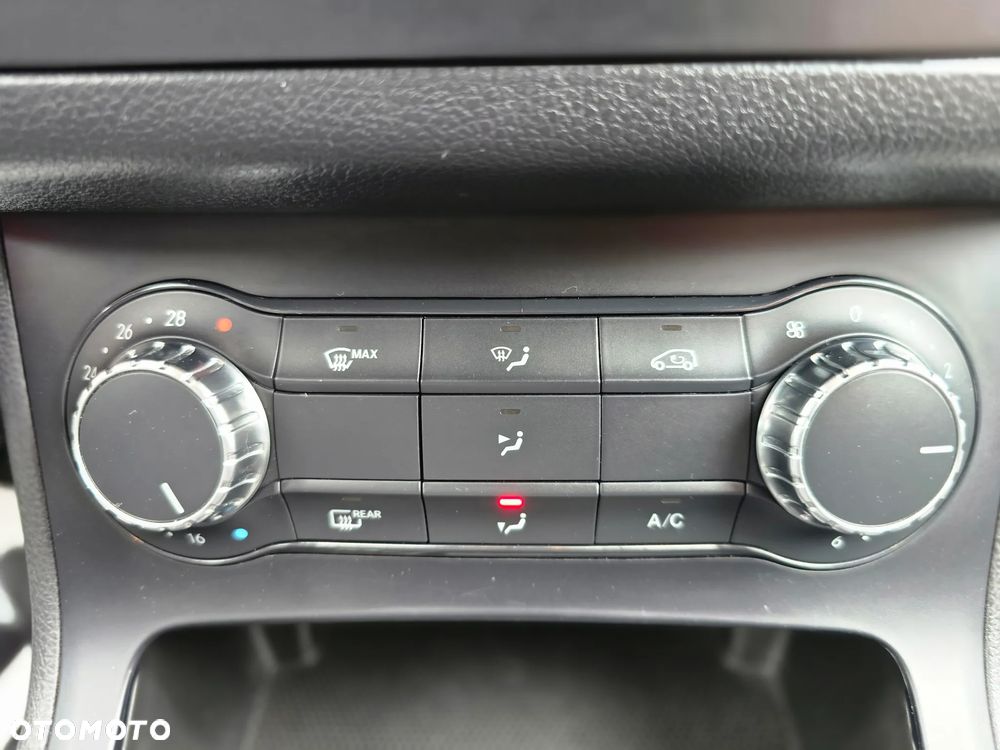 Mercedes-Benz Klasa B 180 BlueEFFICIENCY Edition Style - 39