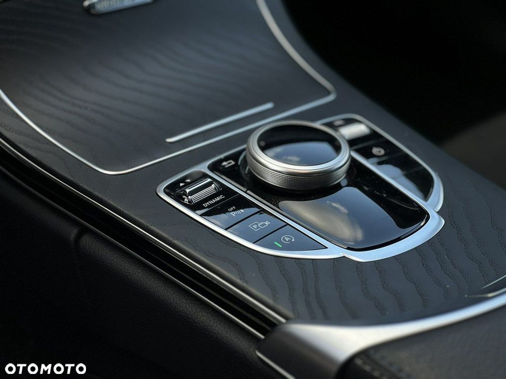Mercedes-Benz Klasa C 300 T 9G-TRONIC Night Edition - 26