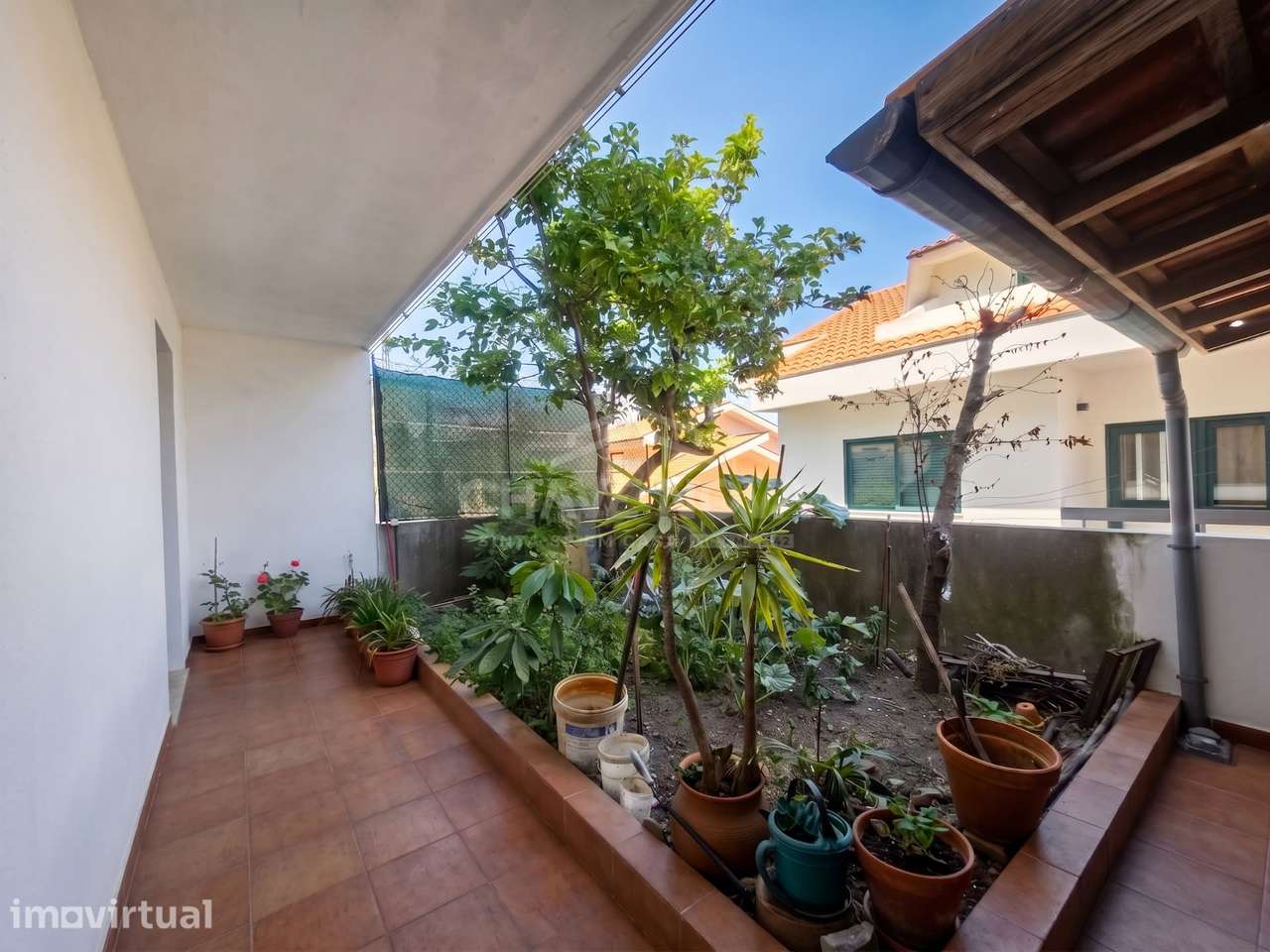 Moradia em Banda V5 c/ Garagem e Jardim em Mafamude (Laborim) - Grande imagem: 3/58