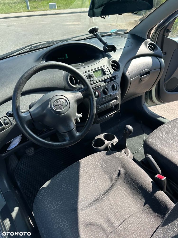 Toyota Yaris 1.0 Base - 6