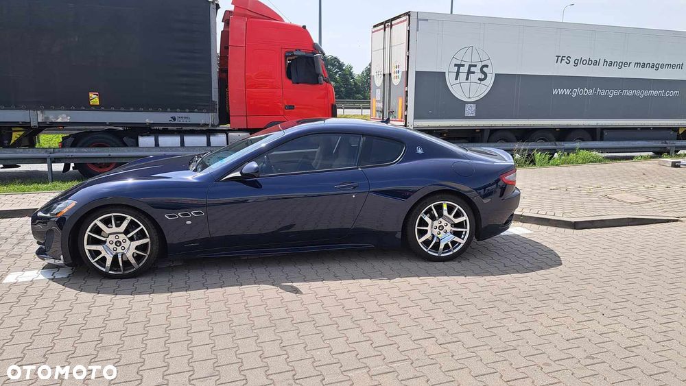 Bentley Flying Spur W12 - 8