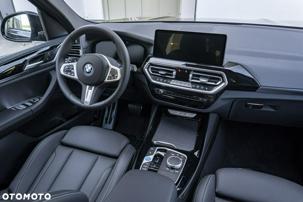 BMW iX3 - 17