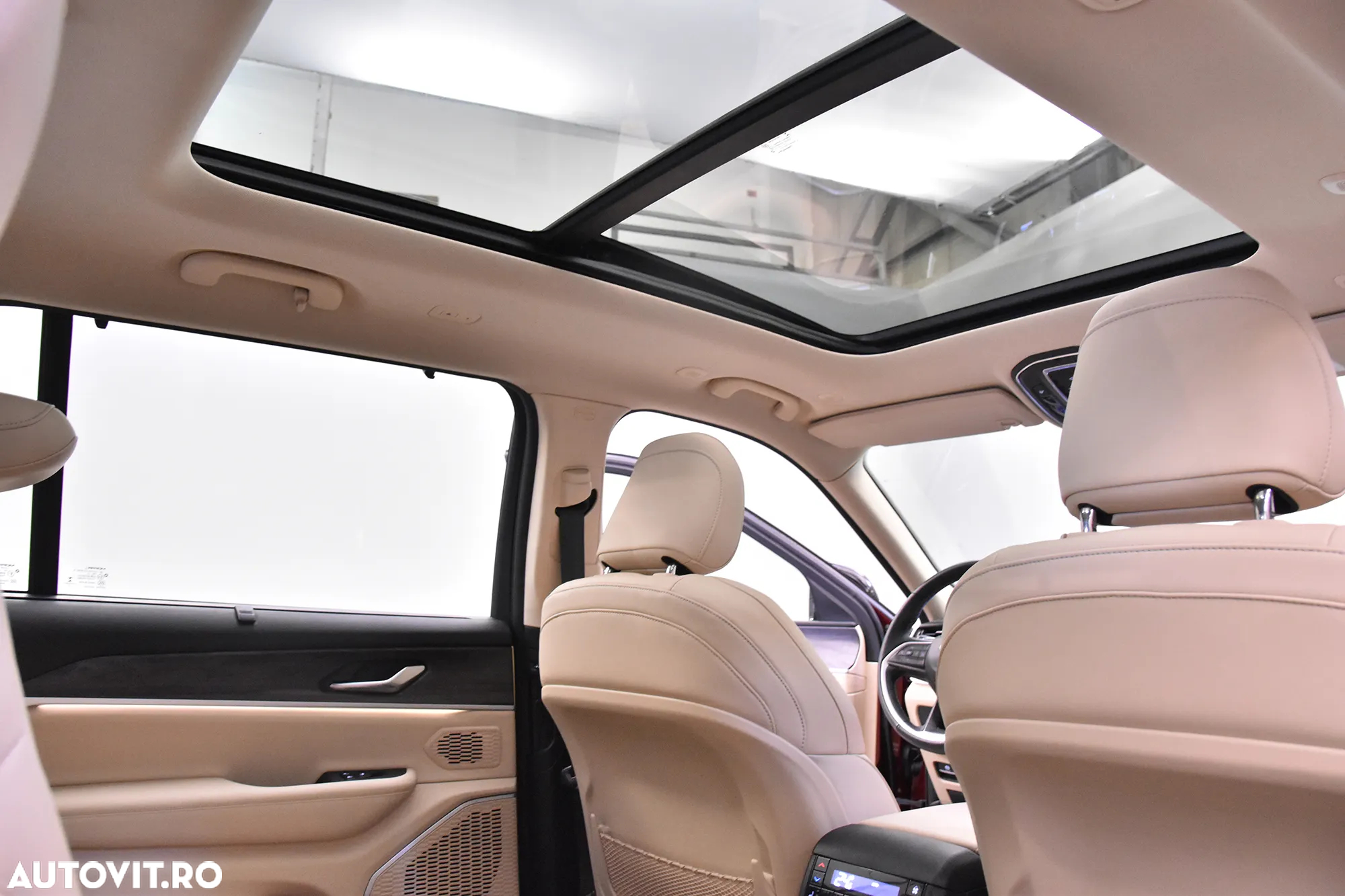 Jeep Grand Cherokee - 25