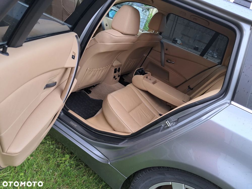 BMW Seria 5 530i - 24