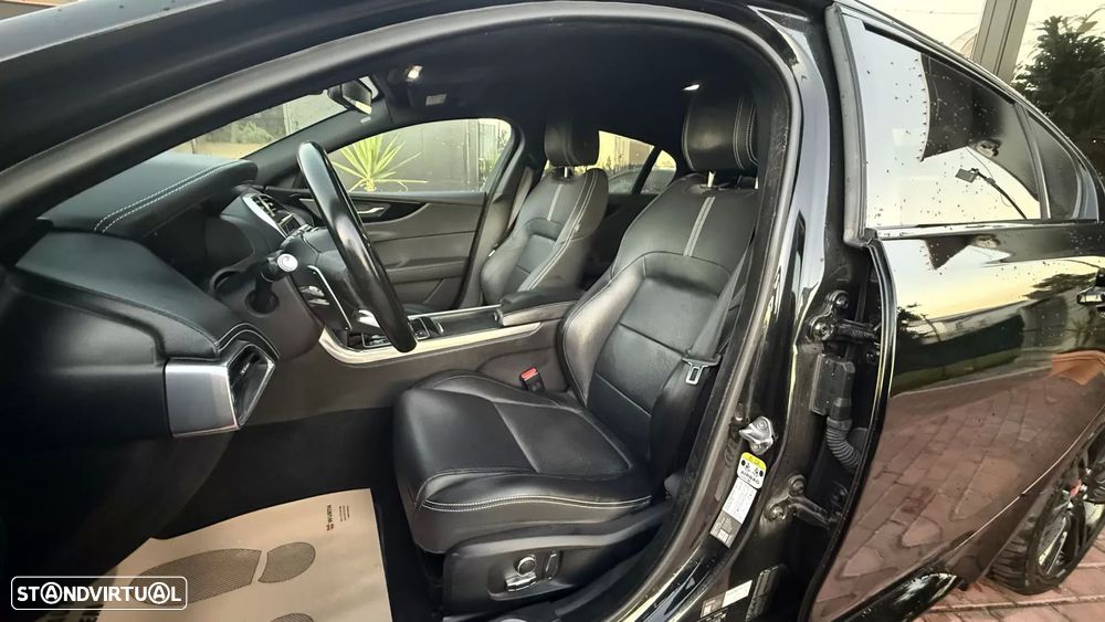Jaguar XE 2.0 D200 R-Dynamic S - 36