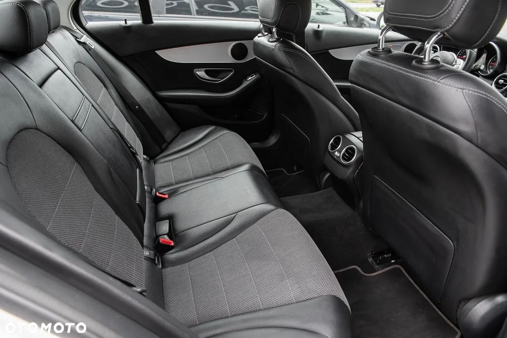 Mercedes-Benz Klasa C 300 e 4Matic 9G-TRONIC Edition Avantgarde - 33