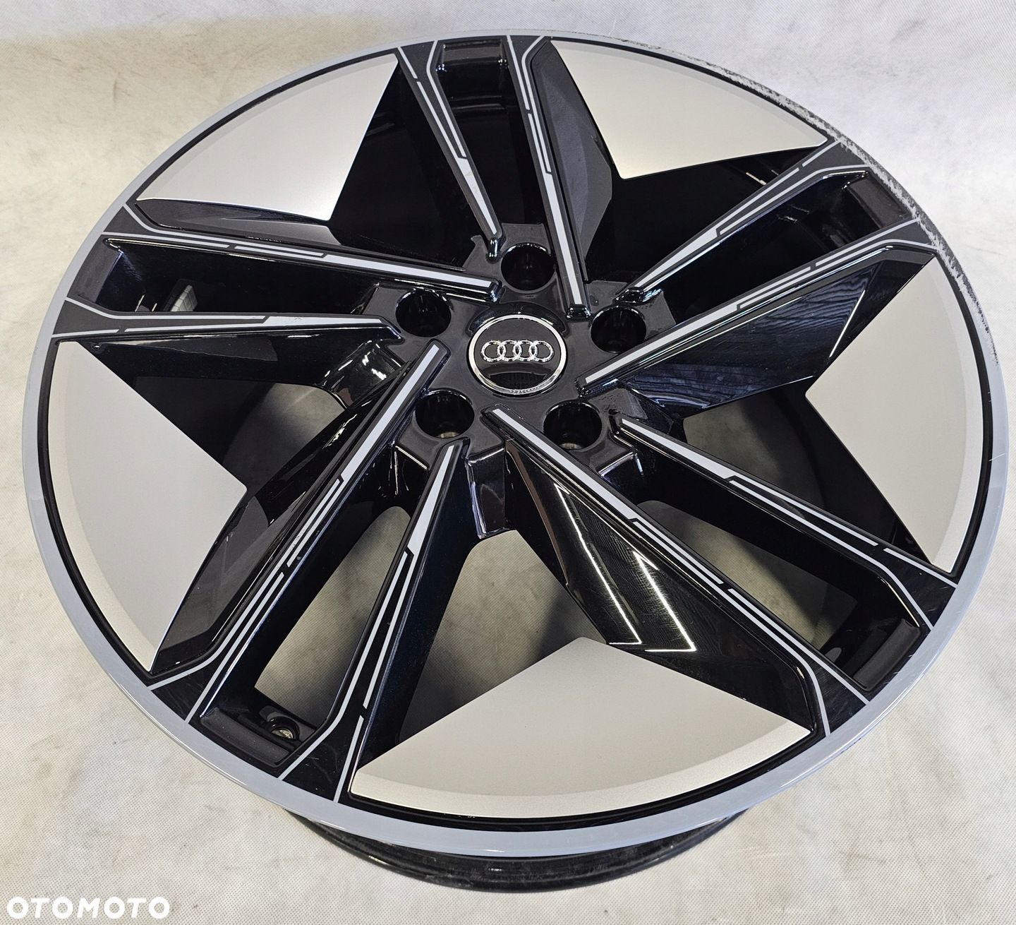 Felga Audi E TRON GT 4J3601025L 4J3601025AC 9,5x21 ET60 - 1