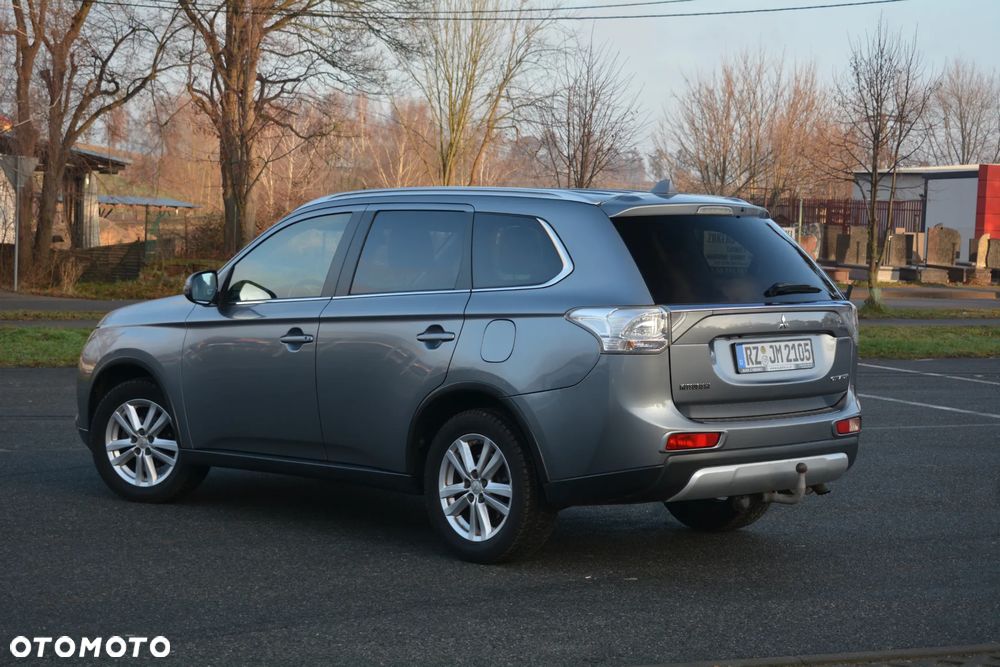 Mitsubishi Outlander - 4
