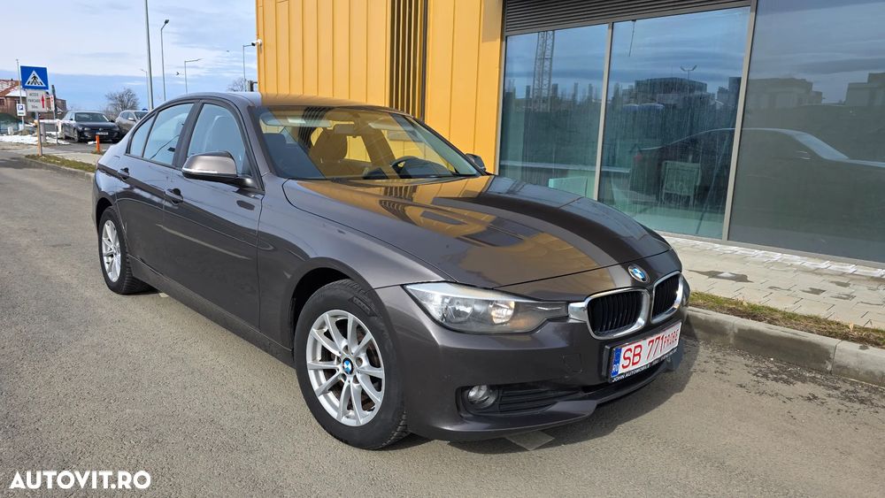 BMW Seria 3 318d - 5