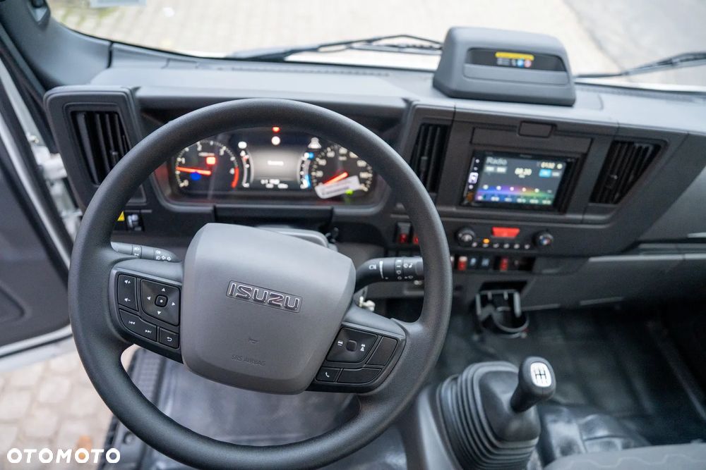 Isuzu M27 - 17