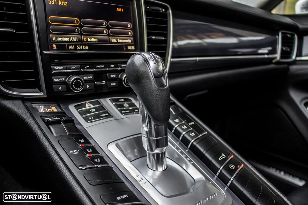 Porsche Panamera Platinum Edition - 24