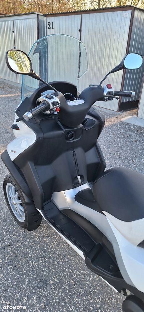 Piaggio MP-3 - 5