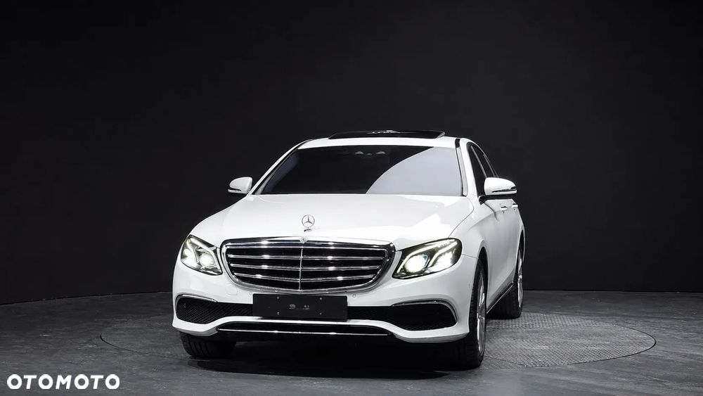 Mercedes-Benz Klasa E 220 d 4-Matic Business Edition 9G-TRONIC - 3
