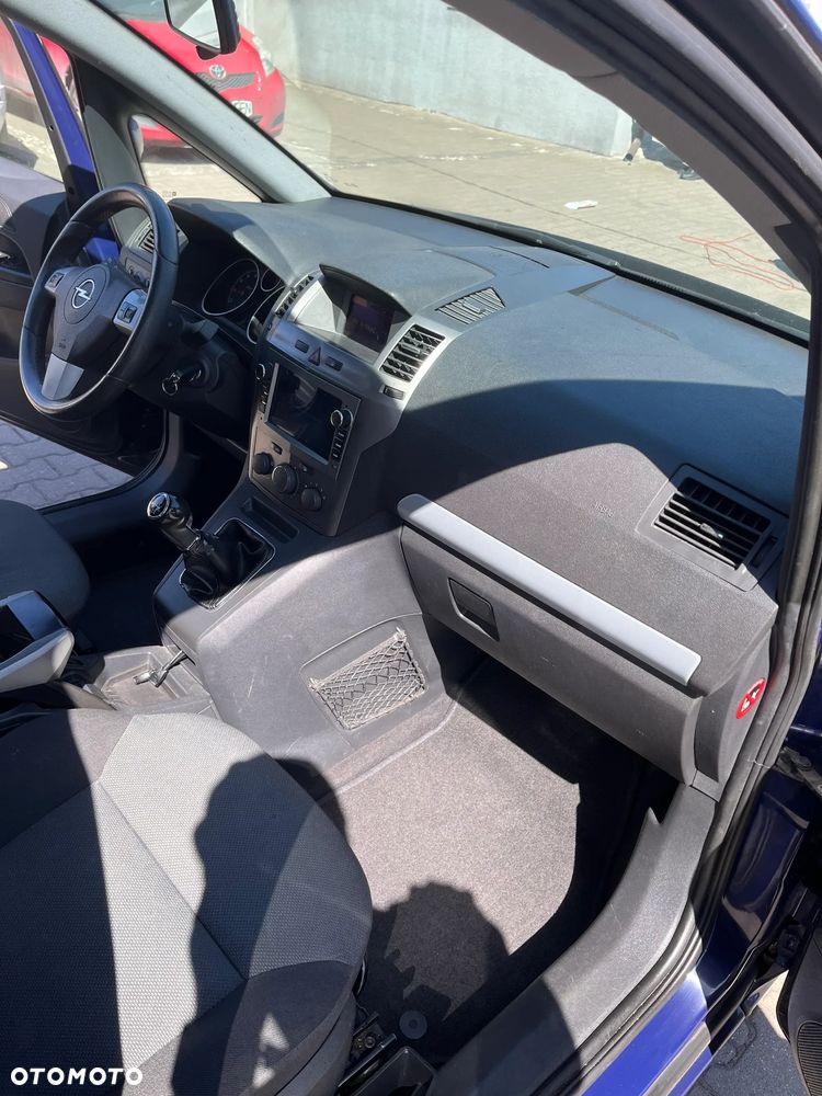 Opel Zafira 1.6 Essentia - 26
