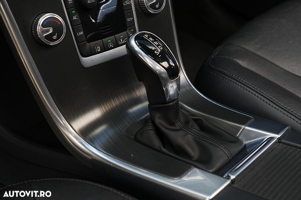 Volvo XC 60 D4 Geartronic Summum - 10