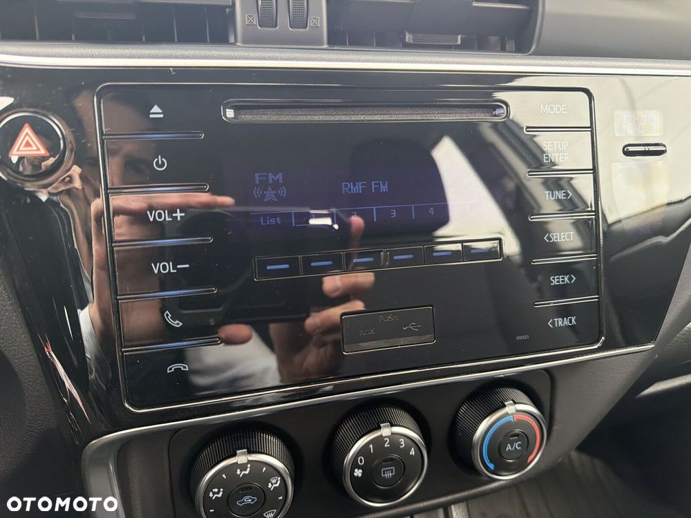 Toyota Corolla - 25