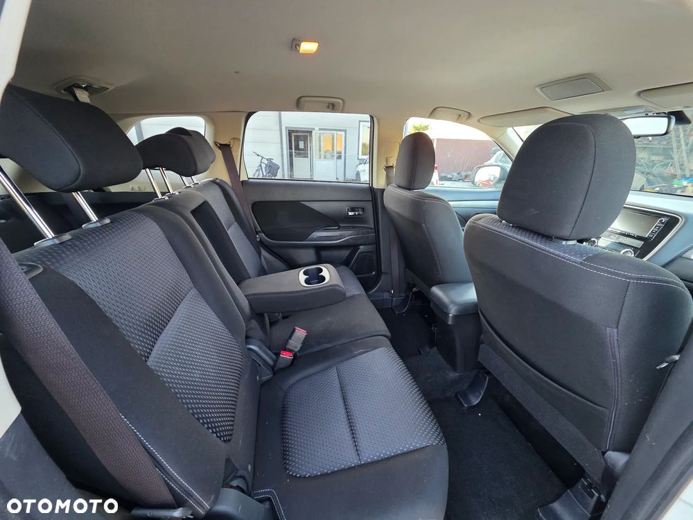 Mitsubishi Outlander - 21