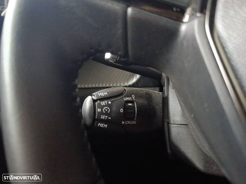 Peugeot 2008 1.2 Hybrid Allure e-DCS6 - 18