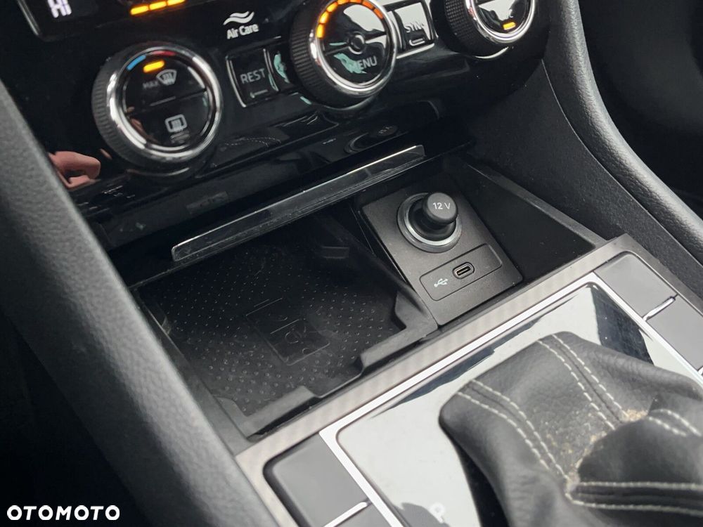 Skoda Superb 2.0 TDI SCR Sportline DSG - 33