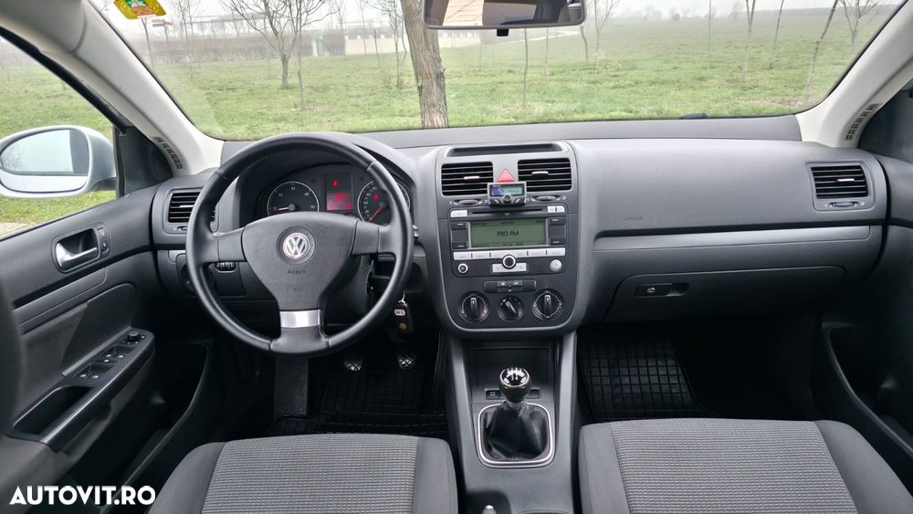 Volkswagen Golf - 6