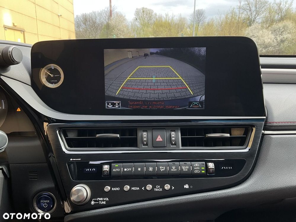 Lexus ES 300h F Sport Edition - 31