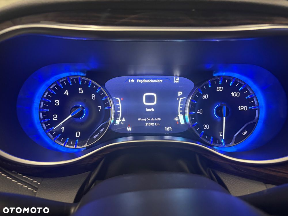 Chrysler Pacifica - 35