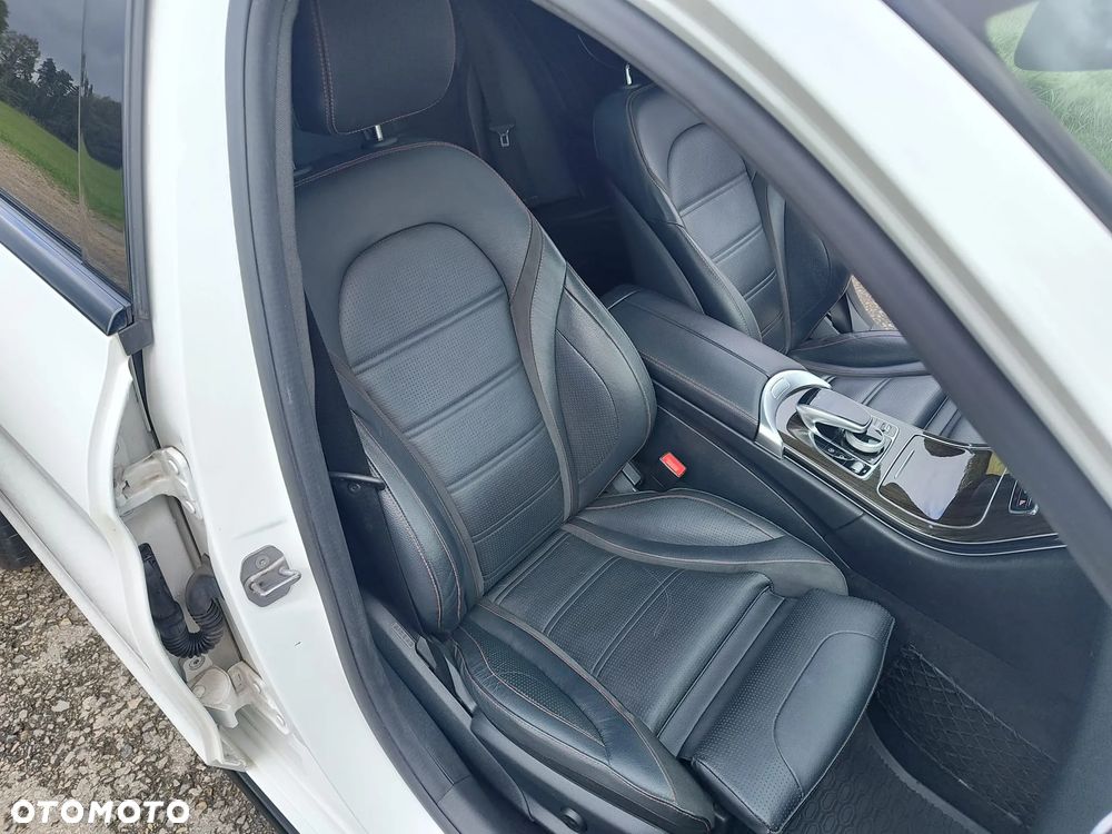 Mercedes-Benz Klasa C AMG 43 4Matic 9G-TRONIC - 23